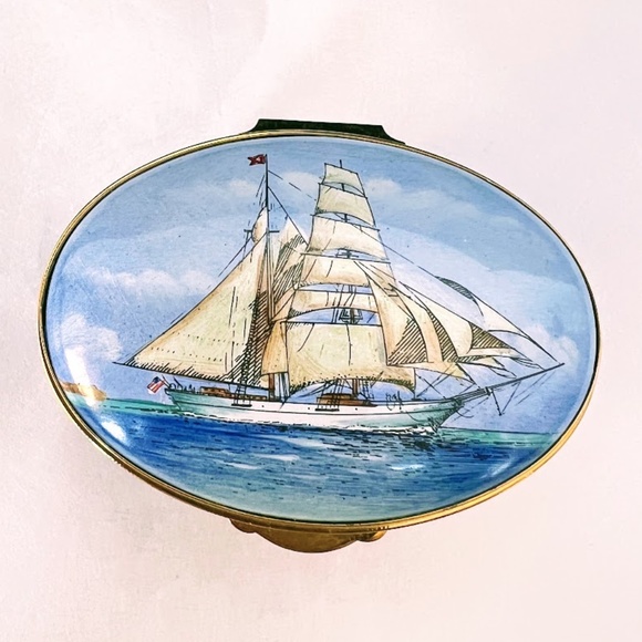 Staffordshire Enamels Pill Box - Picture 13 of 16